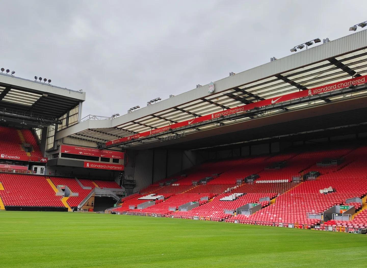 连场扑点，小米林科维奇当选那不勒斯0-0科莫全场最佳球员（小米林科维奇连场扑点，荣膺那不勒斯0-0科莫全场最佳）