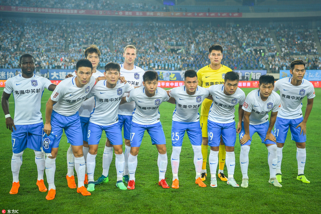 单场打入两粒头球，孔德是欧冠改制以来巴萨球员第一人（孔德单场梅开二度皆为头球，创欧冠改制后巴萨队史首例）