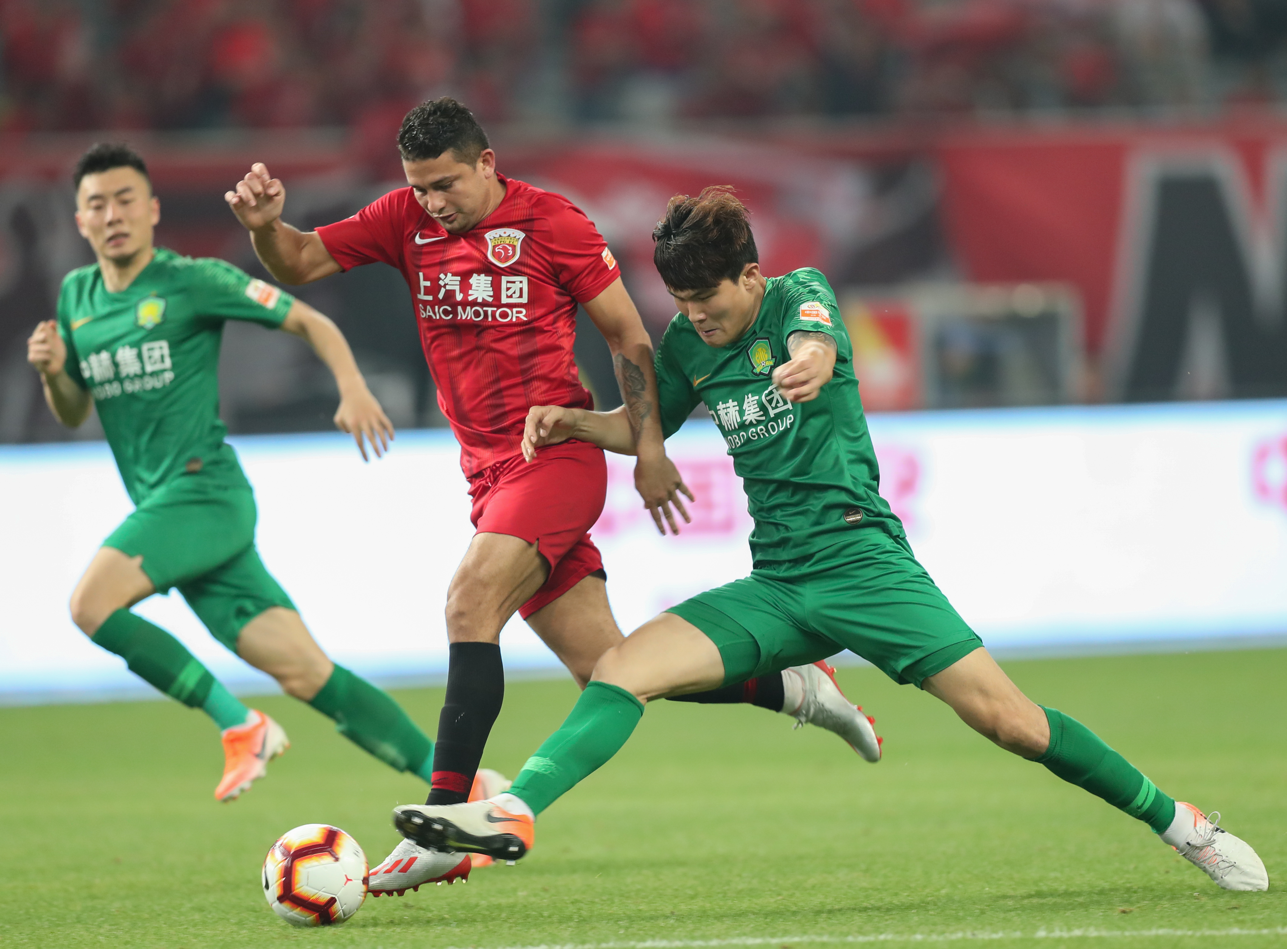 成都南看台球迷赛前训练喊话：绝不允许河南这种队在我们主场庆祝（成都南看台球迷赛前训练集结：誓不让河南队在主场庆祝）