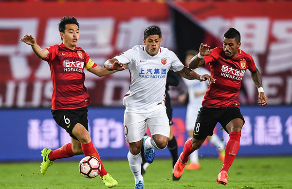 皇马3000万中卫重伤4个月！阿隆索哭晕：生死战后防6将养伤+2人染红（皇马3000万中卫伤停四月！阿隆索无奈：关键战后防线6人伤缺+两将染红）