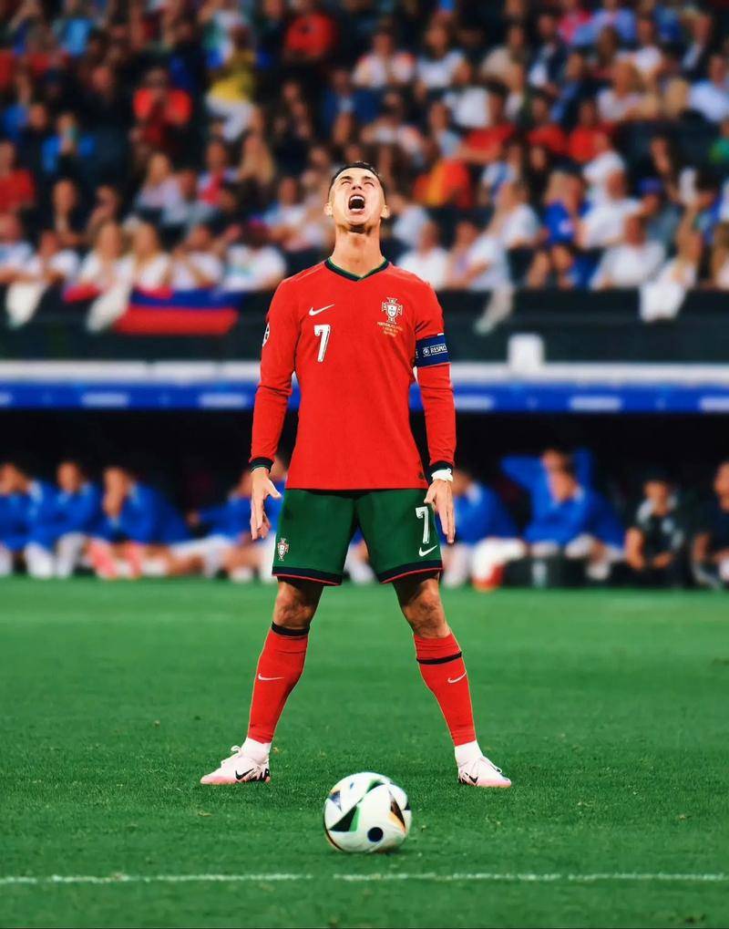 梁民革：本赛季目标是至少打进10球；我希望尽快回归热刺（梁民革：本季冲击两位数进球，期盼早日重返热刺）