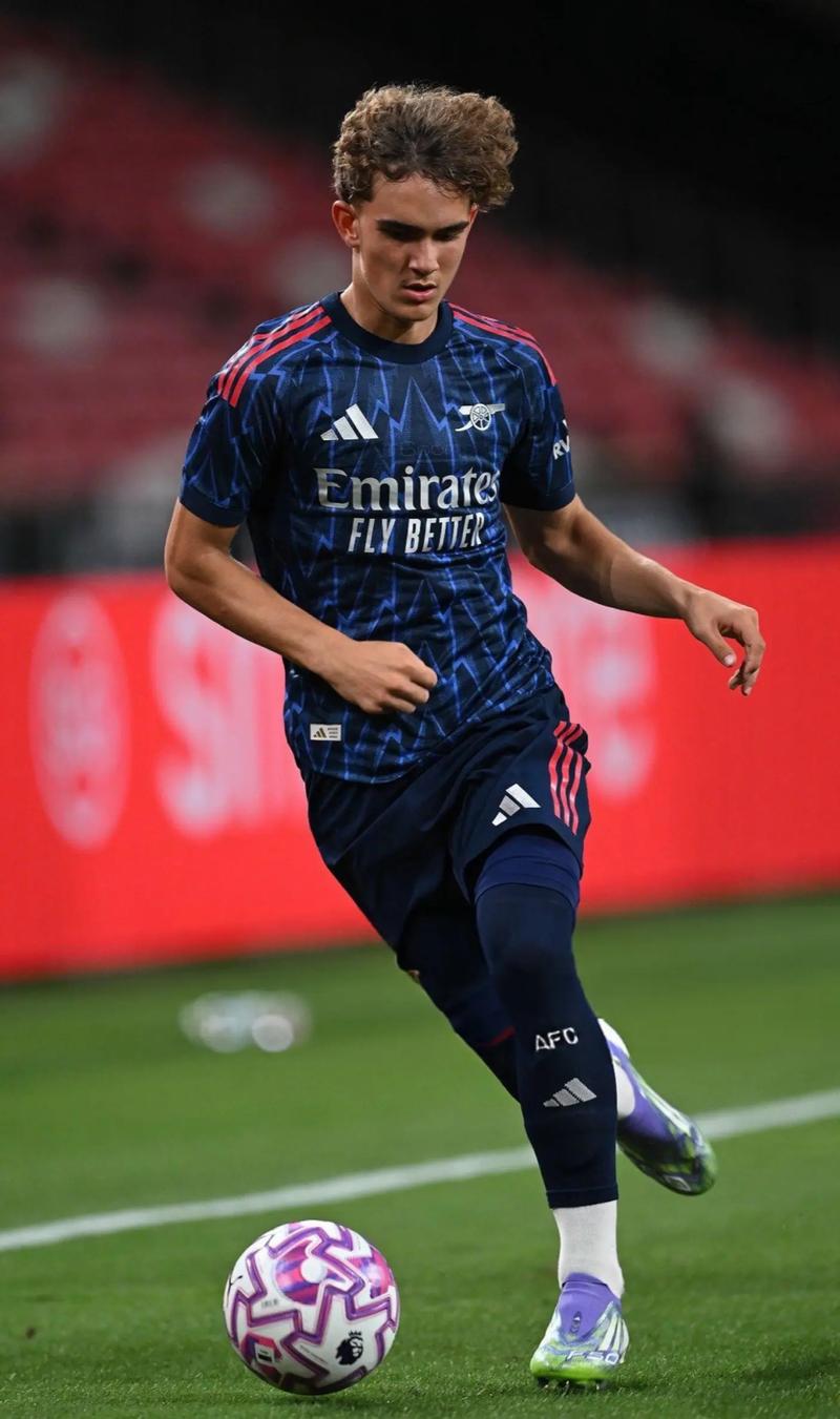 没有一视同仁！莫耶斯不满执法标准：奥布赖恩是犯错了，但阿森纳也一样（莫耶斯质疑判罚双标：奥布赖恩确有失误，阿森纳同样犯错）