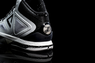 托蒂：说C罗的坏话只能说明你在嫉妒他，他和梅西的水平相当（托蒂：抨击C罗只是嫉妒，他与梅西实力不相上下）