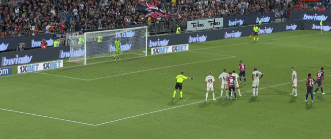 中超比赛亮点：上海海港2-1取胜山东泰山,（中超焦点战：上海海港2比1击败山东泰山）