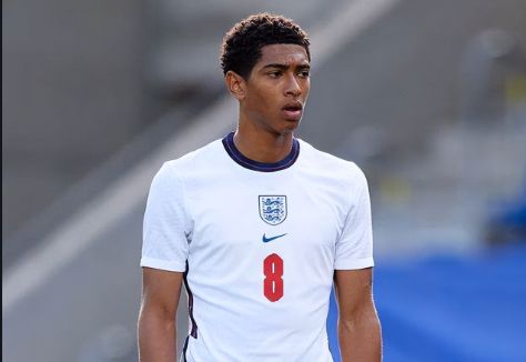 土耳其2-0保加利亚，恰尔汗奥卢造点后主罚命中+造乌龙（土耳其2-0击败保加利亚，恰尔汗奥卢造点命中并制造乌龙）