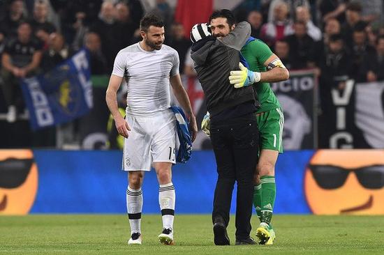 凯尔：比赛中阿德耶米被挑衅但保持了冷静，这说明他又成长了