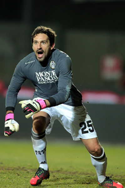 启蒙教练：维尼修斯一直有点叛逆，他应该学会控制和收敛脾气（启蒙教练：维尼修斯有叛逆一面，应学会情绪控制与收敛）