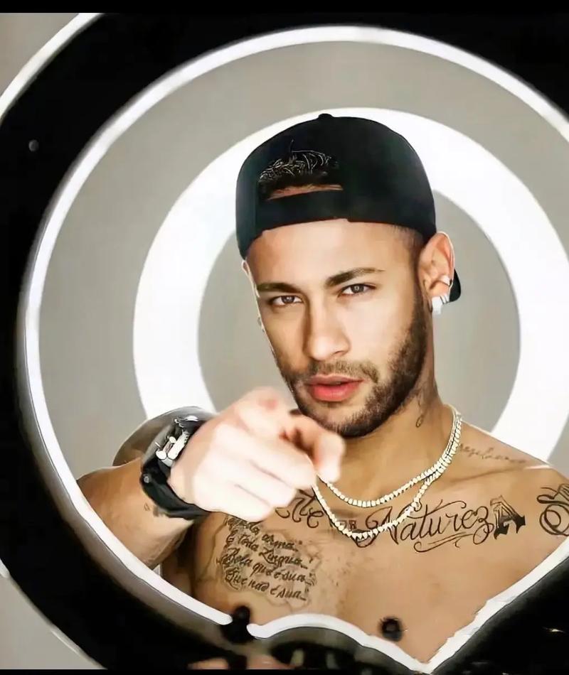 7换1交易大成功！暴脾气轰37分6篮板，率队晋级半决赛（7换1值回票价！火爆球星轰37分6板，率队挺进半决赛）