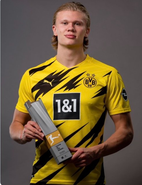 19岁212天，麦利是纽卡队史第二年轻在英超单场传射的球员（19岁212天的麦利成为纽卡史上在英超单场完成传射的第二年轻球员）