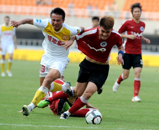 尼日利亚4-1大胜加蓬进入决赛，奥斯梅恩双响，埃朱克破门（尼日利亚4-1击败加蓬挺进决赛，奥斯梅恩梅开二度，埃朱克建功）