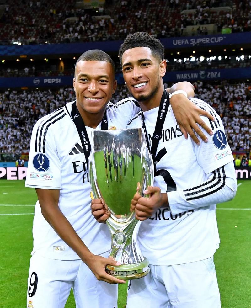 欧文突破防守送出制胜助攻（欧文突破重围奉上致胜助攻）