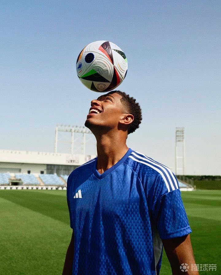 意乙巴里队客场0-5惨败，在返程航班上球迷与球员发生冲突（意乙巴里客场0-5惨败 返程航班上球迷与球员爆发冲突）